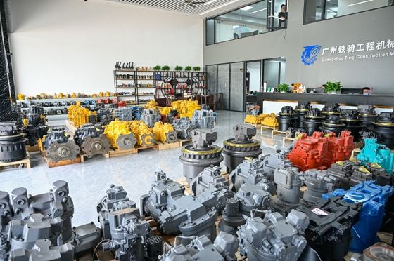 Komatsu PC650-6 PC650-7 Final Drive Motor 706-88-01110 Mining Excavator Track Drive Motor High Torque Spare Parts